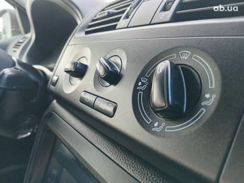 Skoda Fabia 2012 белый - фото 10