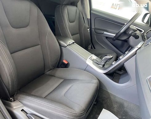 Volvo V60 2018 - фото 18