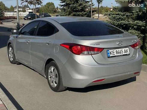 Hyundai Elantra 2011 - фото 10