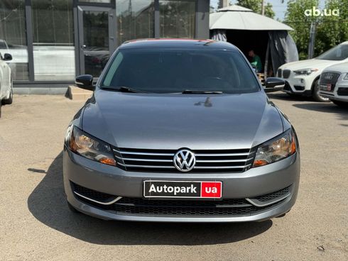Volkswagen Passat 2015 серый - фото 2