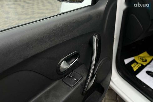 Renault Logan 2019 - фото 17