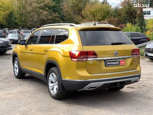 Volkswagen Atlas 2017 желтый - фото 7
