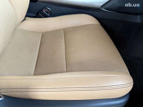 Lexus IS 2015 - фото 26