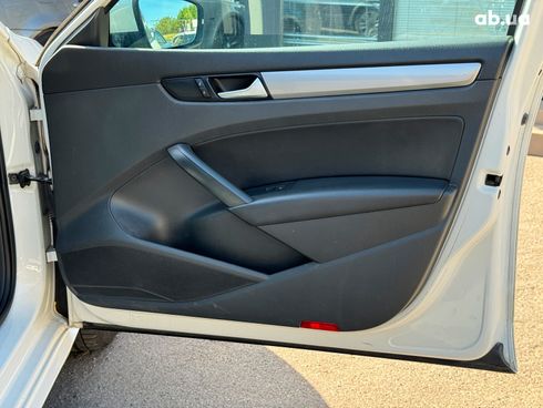 Volkswagen Passat 2015 белый - фото 26