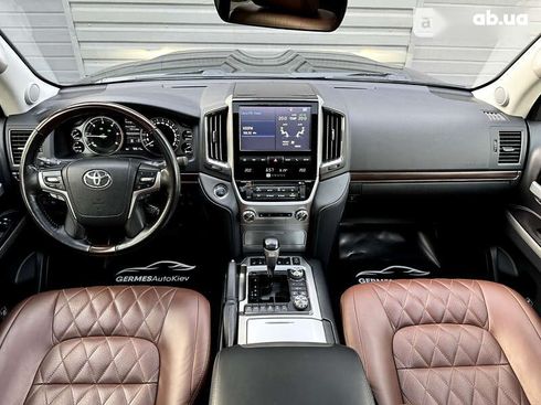 Toyota Land Cruiser 2018 - фото 17