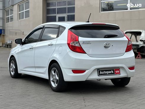 Hyundai Accent 2017 белый - фото 9