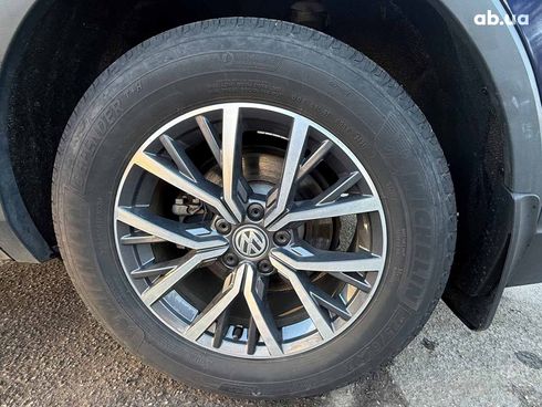 Volkswagen Tiguan 2020 синий - фото 29