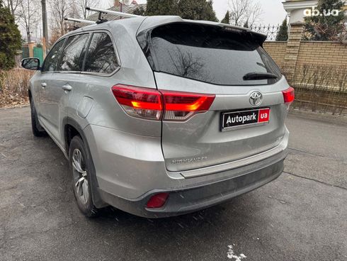 Toyota Highlander 2018 серый - фото 8