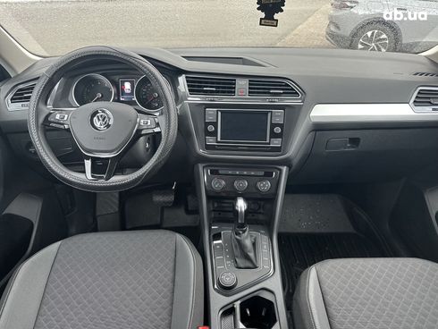 Volkswagen Tiguan 2021 серый - фото 39