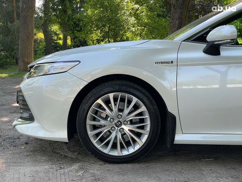 Toyota Camry 2019 белый - фото 7