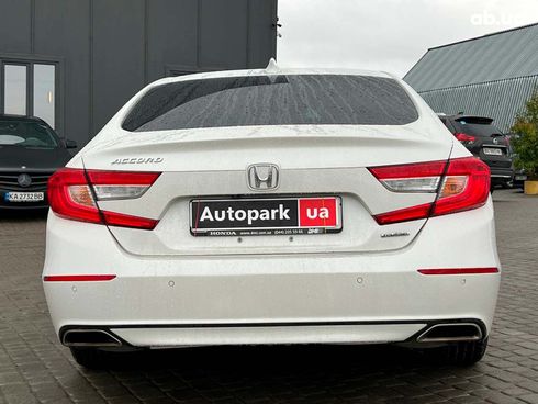 Honda Accord 2018 белый - фото 25