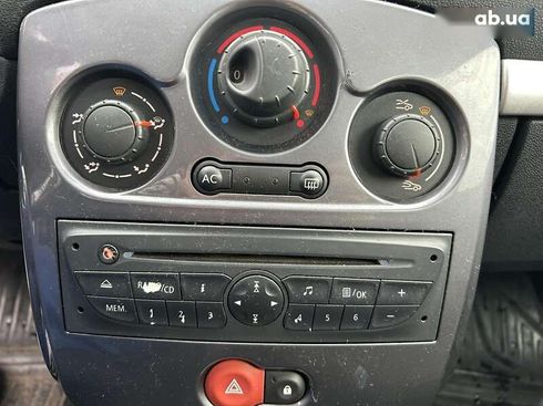 Renault Clio 2012 - фото 13