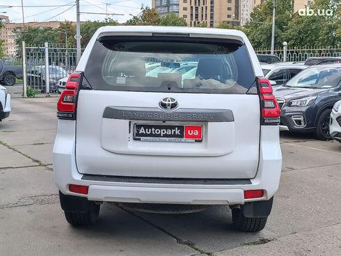 Toyota Land Cruiser Prado 2018 белый - фото 8