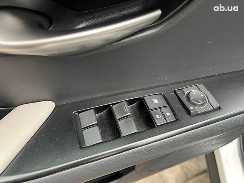 Lexus UX 2019 белый - фото 16