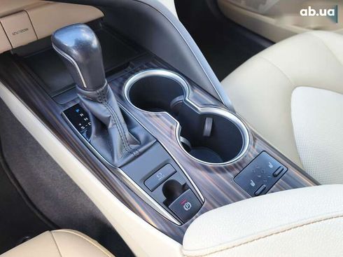 Toyota Camry 2018 - фото 22