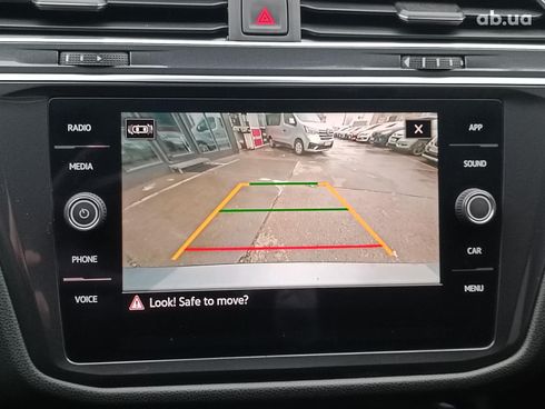 Volkswagen Tiguan 2022 серый - фото 32