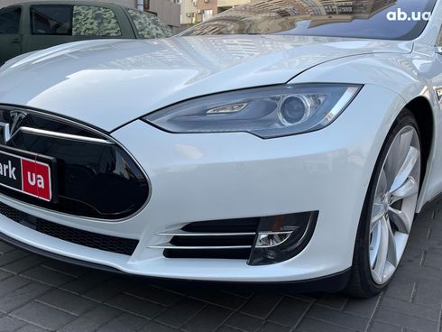 Tesla Model S 2015 белый - фото 10