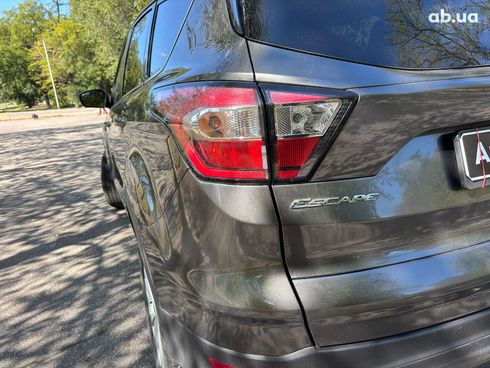 Ford Escape 2018 серый - фото 12