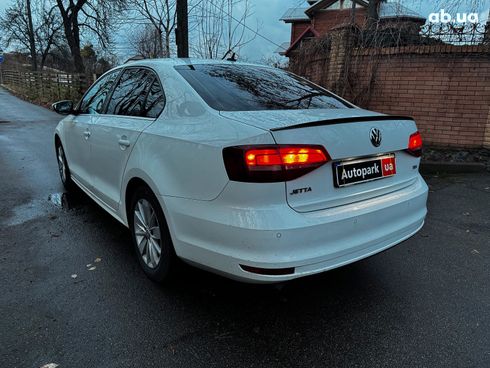 Volkswagen Jetta 2016 белый - фото 8