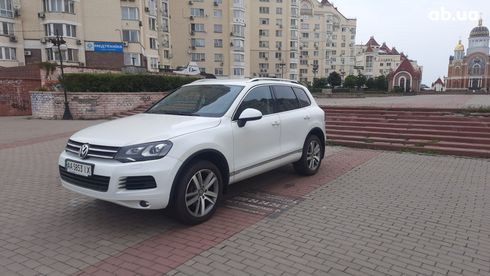 Volkswagen Touareg 2013 белый - фото 5