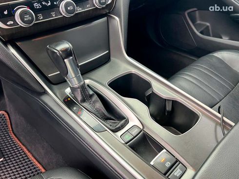 Honda Accord 2018 белый - фото 32