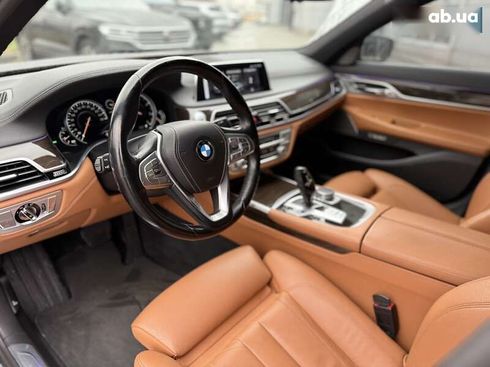 BMW 7 серия 2017 - фото 17