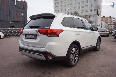 Mitsubishi Outlander 2021 - фото 5