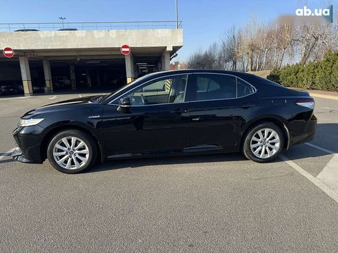 Toyota Camry 2019 - фото 9