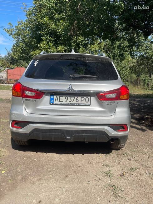 Mitsubishi Outlander 2018 серый - фото 13