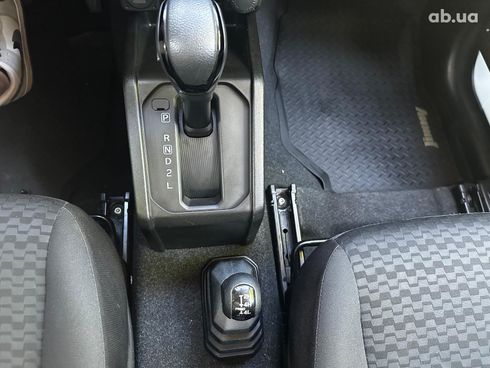 Suzuki Jimny 2020 белый - фото 17