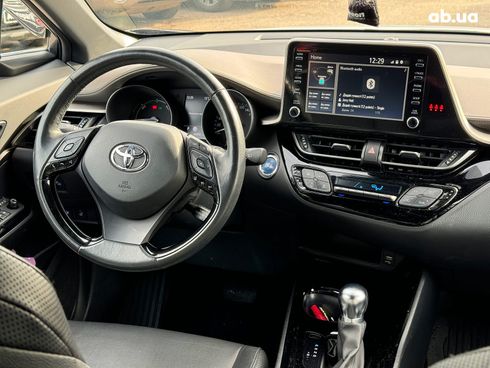 Toyota C-HR 2022 серый - фото 28