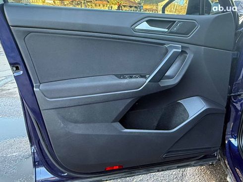 Volkswagen Tiguan 2020 синий - фото 19