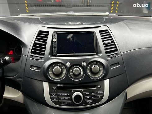 Mitsubishi Grandis 2008 - фото 13