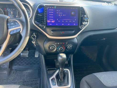 Jeep Cherokee 2013 черный - фото 20