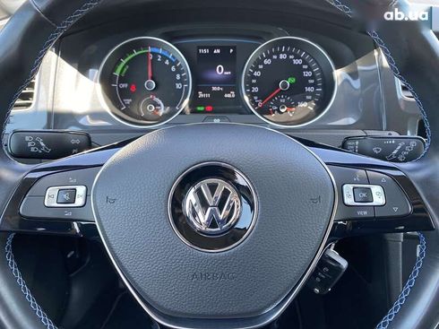 Volkswagen e-Golf 2020 - фото 19