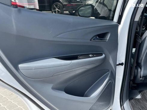 Chevrolet Bolt 2020 белый - фото 35