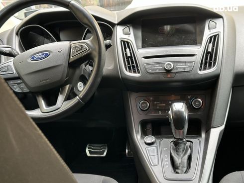 Ford Focus 2017 белый - фото 11
