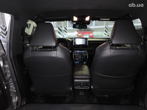 Toyota RAV4 Hybrid 2019 серый - фото 16