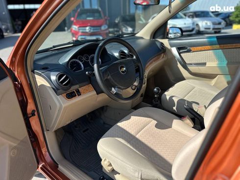 Chevrolet Aveo 2007 оранжевый - фото 15