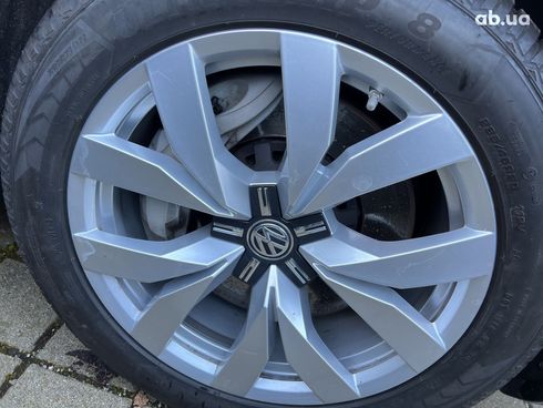 Volkswagen Touareg 2022 - фото 16