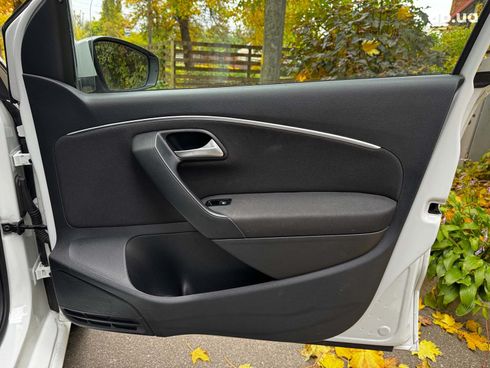 Volkswagen Polo 2015 белый - фото 28
