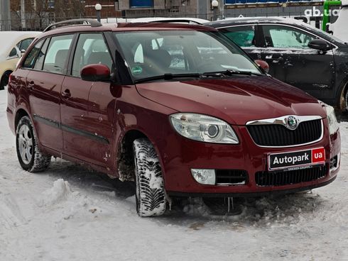 Skoda Fabia 2009 красный - фото 3