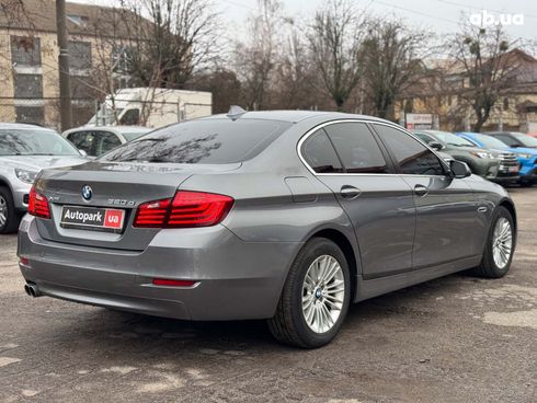 BMW 5 серия 2015 серый - фото 13