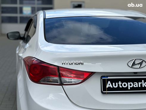 Hyundai Elantra 2013 белый - фото 8
