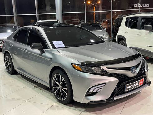 Toyota Camry 2018 серый - фото 3