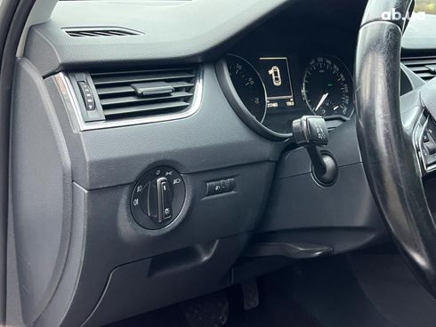 Ford Fiesta 2011 белый - фото 32