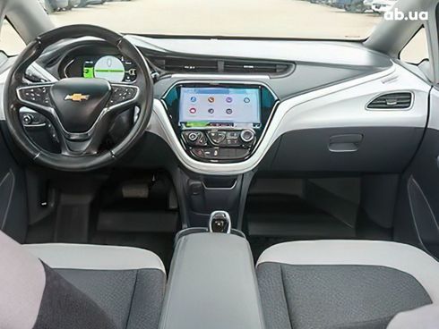 Chevrolet Bolt 2021 голубой - фото 9