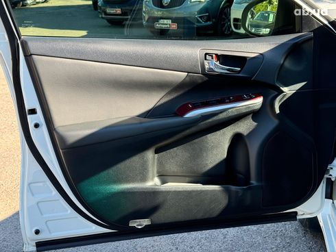 Toyota Camry 2014 белый - фото 19