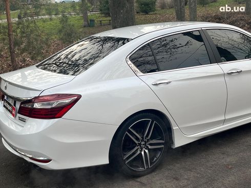 Honda Accord 2016 белый - фото 13