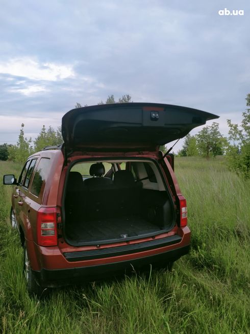 Jeep Patriot 2012 красный - фото 12